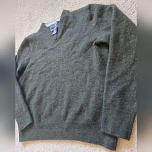 Grayson & Dunn Boys Medium Green V-Neck Sweater – 100% Merino Wool